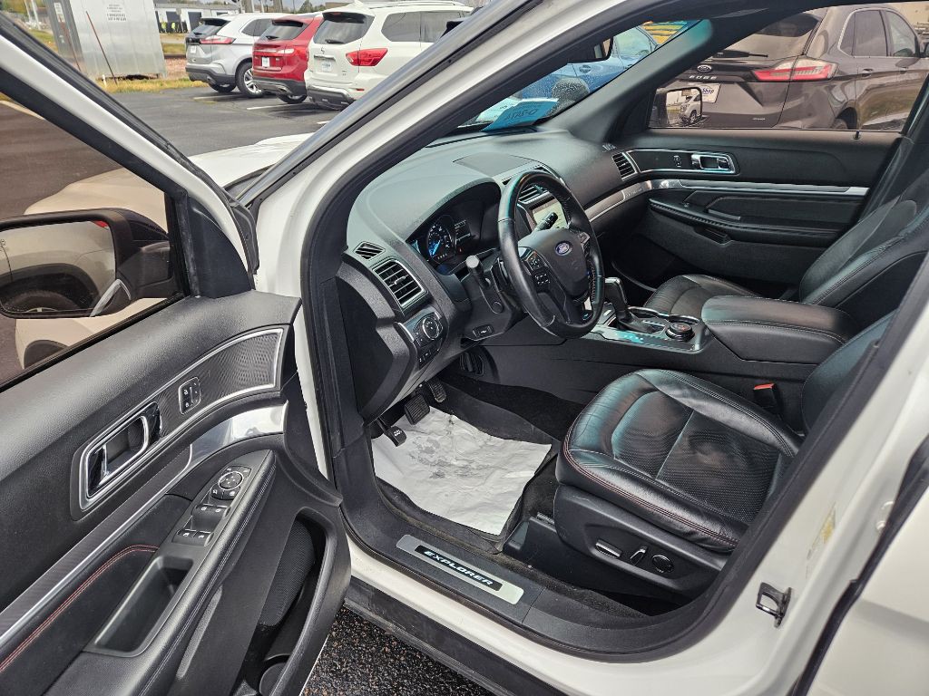 2017 Ford Explorer Image 8