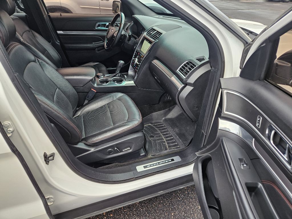 2017 Ford Explorer Image 13
