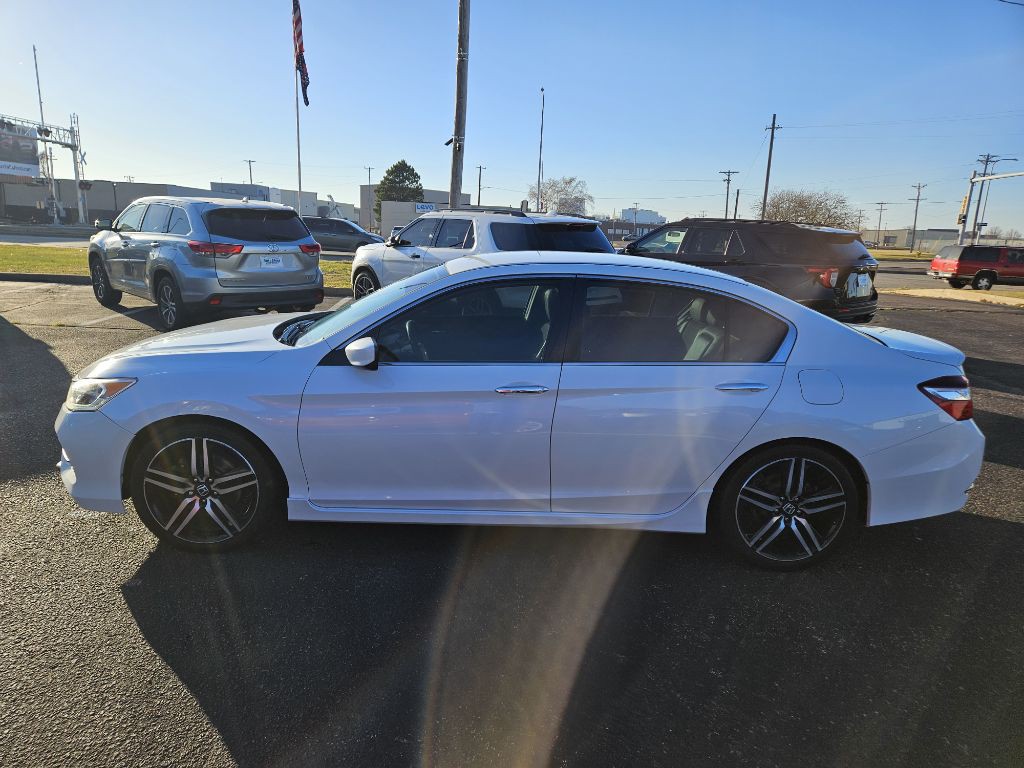 2017 Honda Accord Image 2