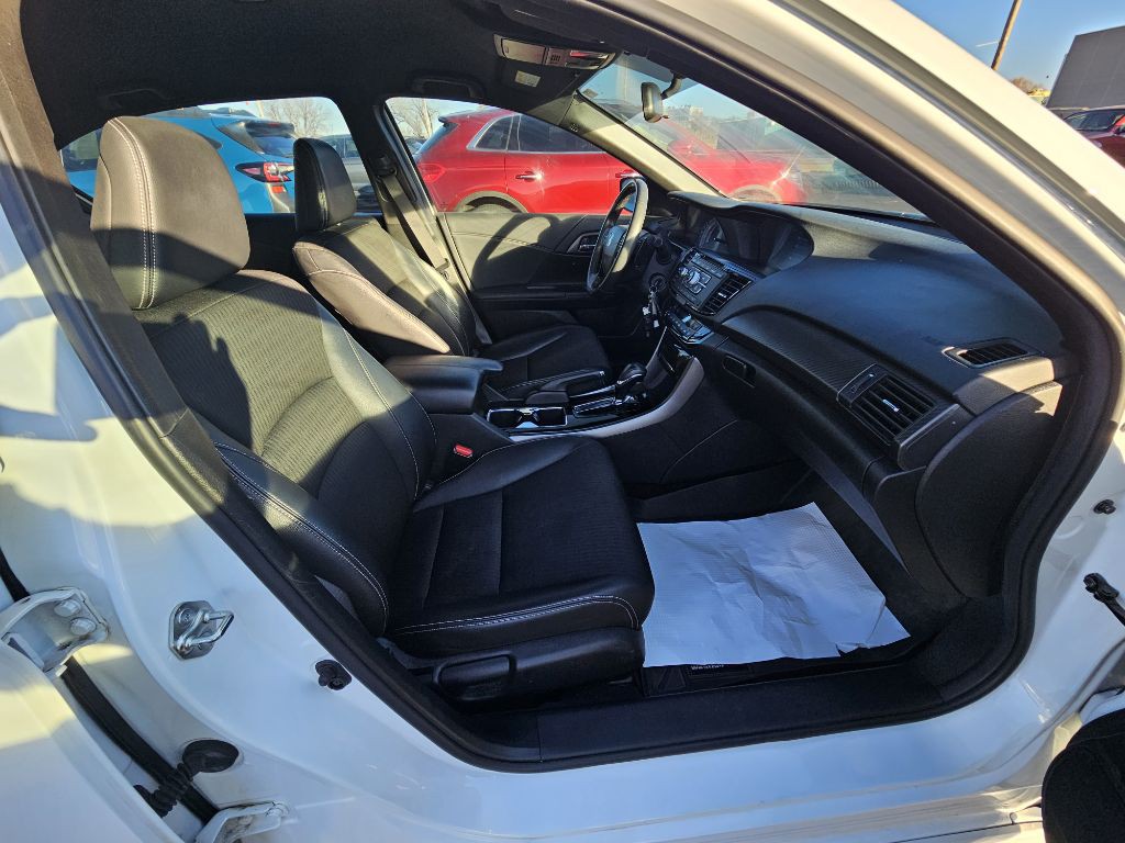 2017 Honda Accord Image 13