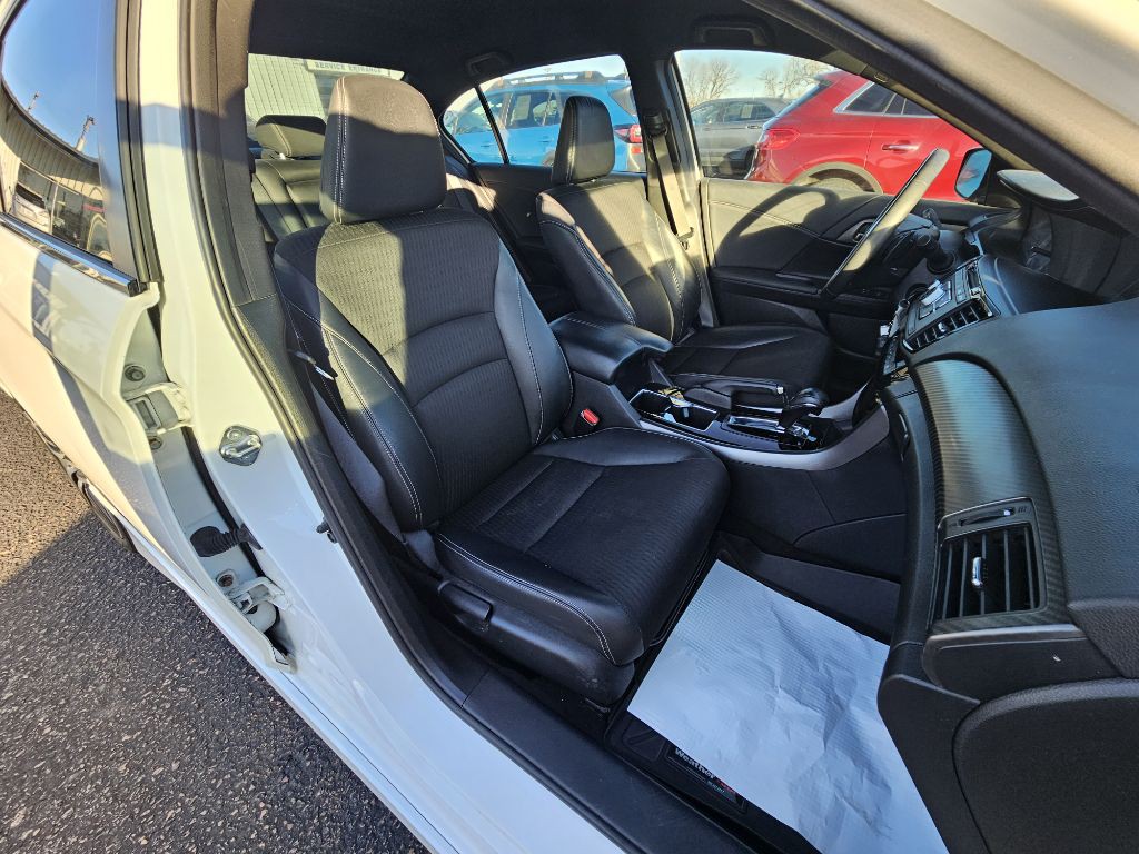 2017 Honda Accord Image 14