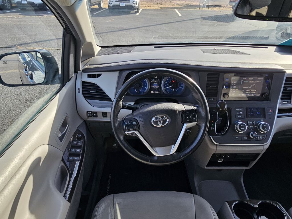 2015 Toyota Sienna Image 20