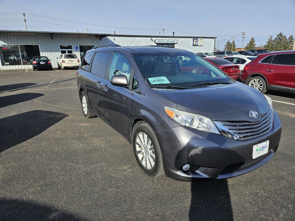 2015 Toyota Sienna Image 7