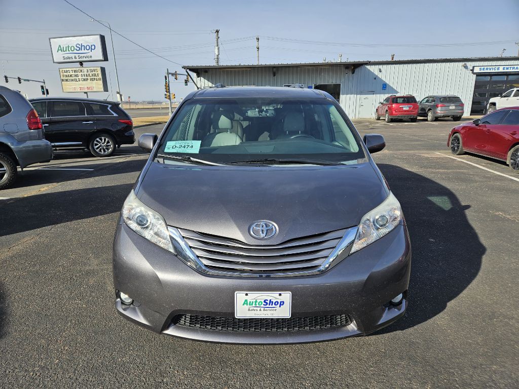 2015 Toyota Sienna Image 8