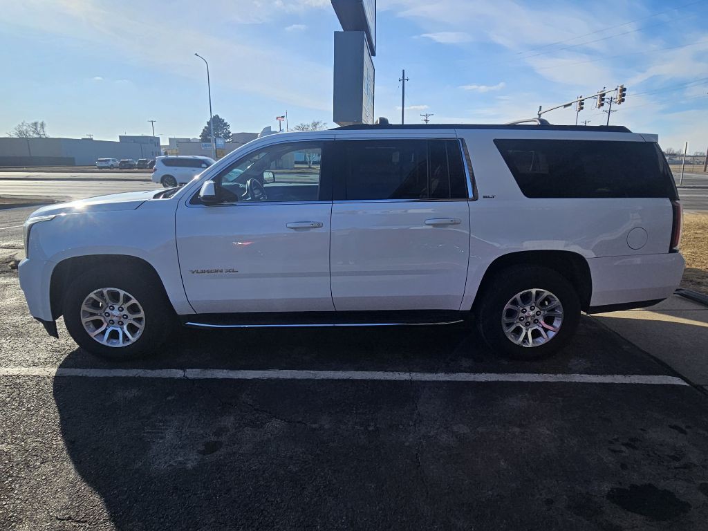 2017 GMC Yukon Image 2