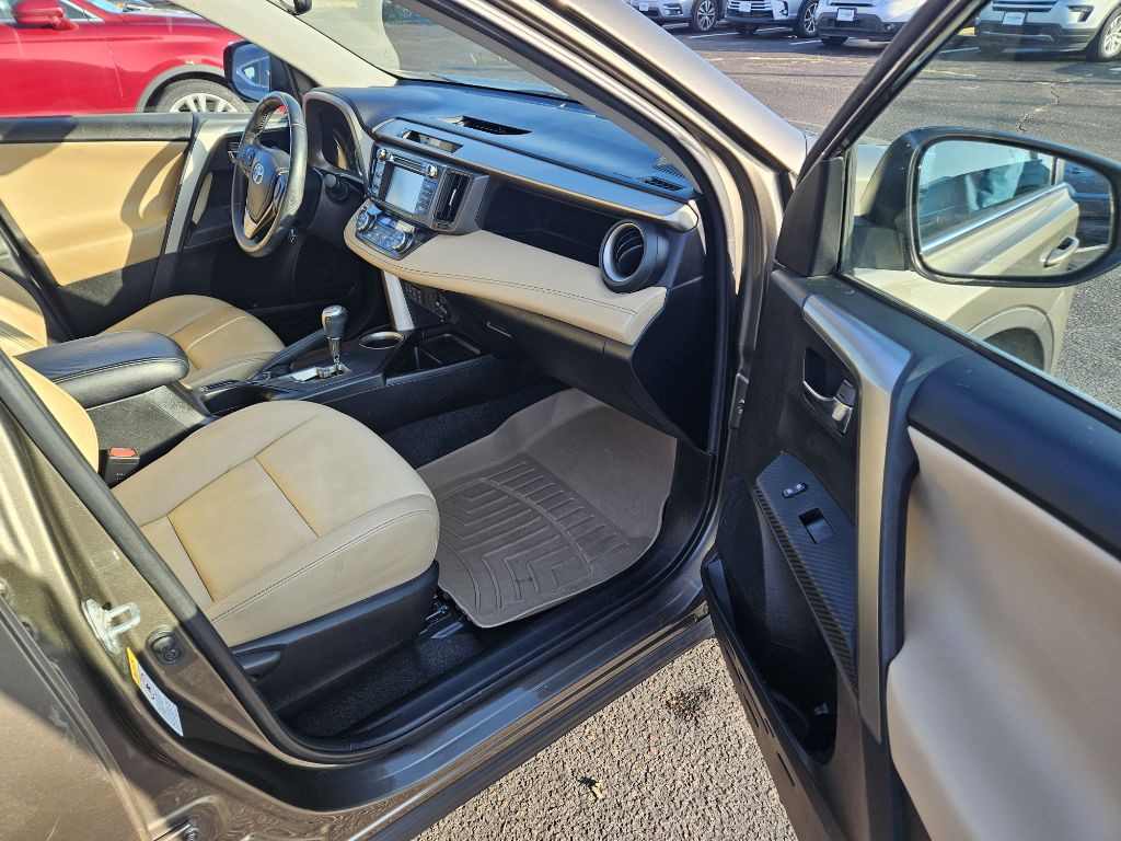 2015 Toyota Rav4 Image 17