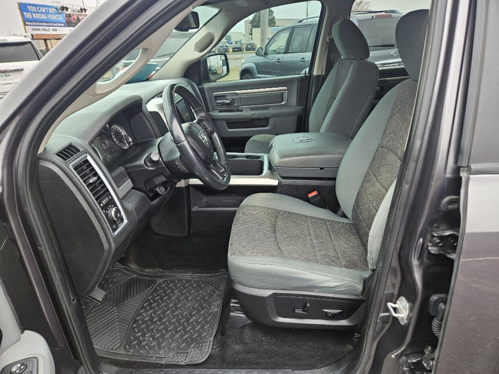 2016 RAM 1500 Image 12