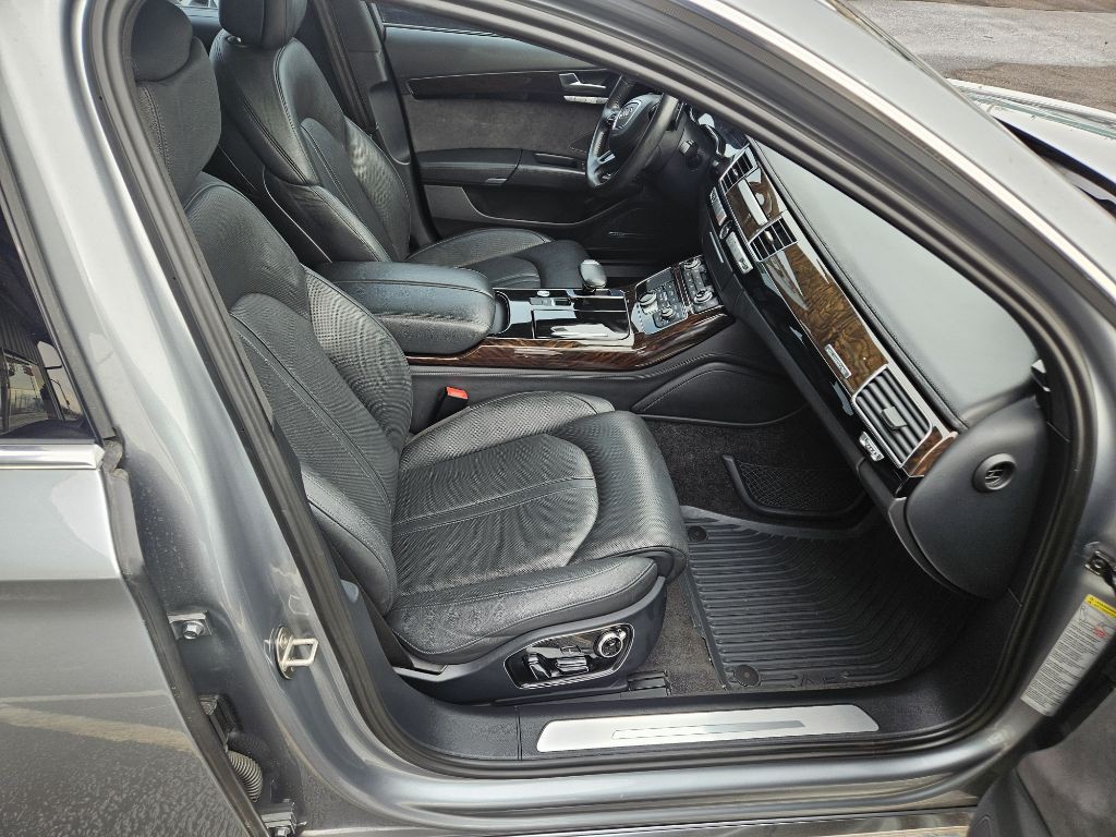 2013 Audi A8 Image 17
