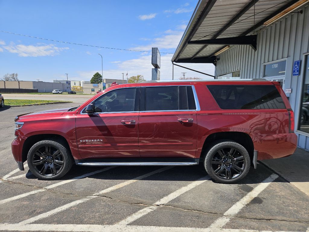 2017 Chevrolet Suburban Image 2
