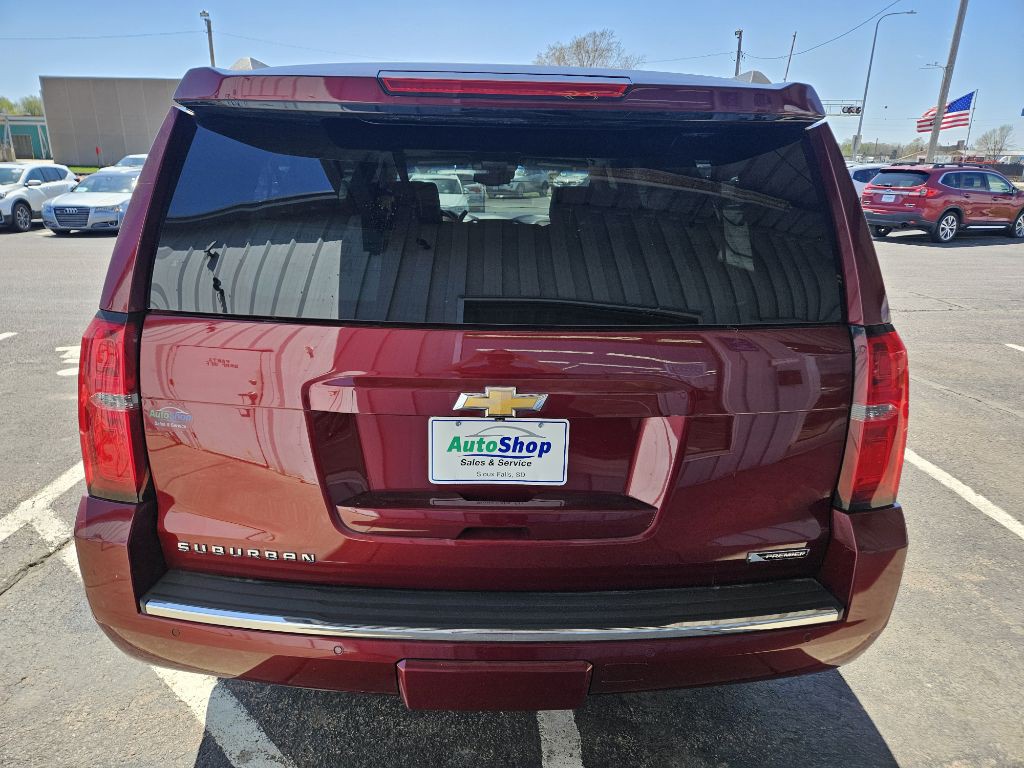 2017 Chevrolet Suburban Image 4