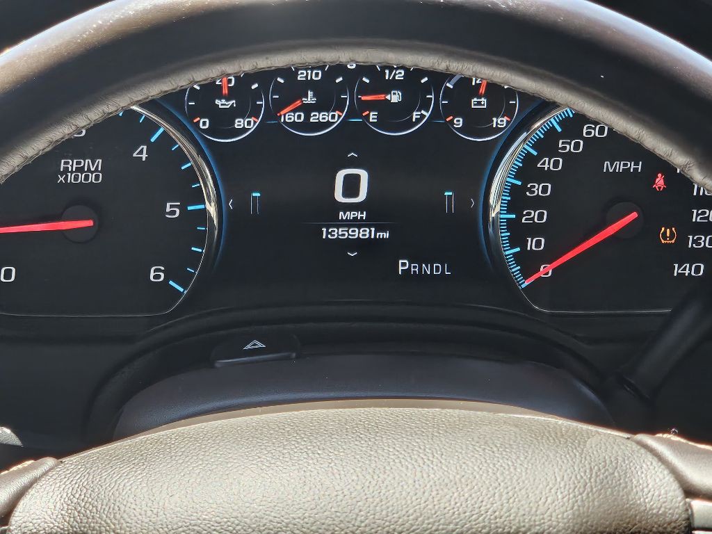 2017 Chevrolet Suburban Image 21