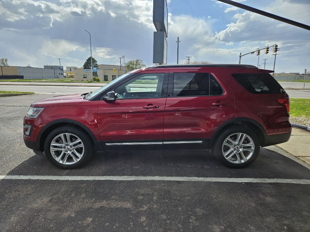 2017 Ford Explorer Image 2