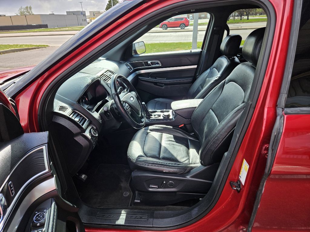 2017 Ford Explorer Image 9