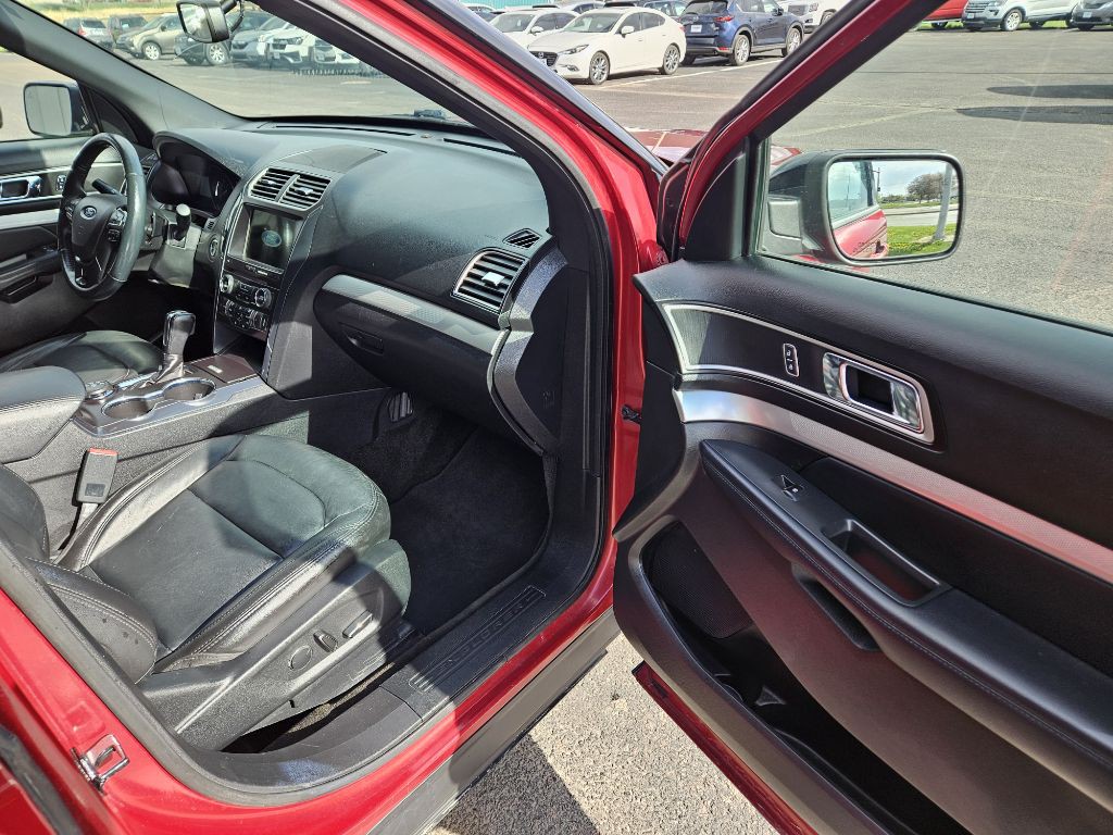 2017 Ford Explorer Image 39