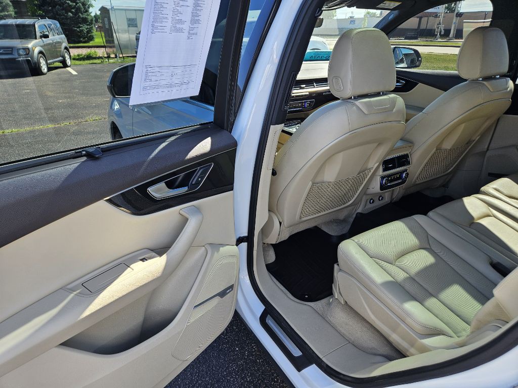 2018 Audi Q7 Image 12