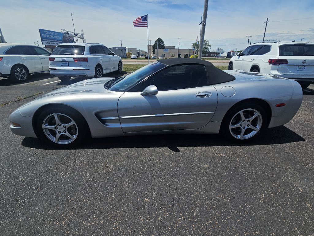 2004 Chevrolet Corvette Image 2