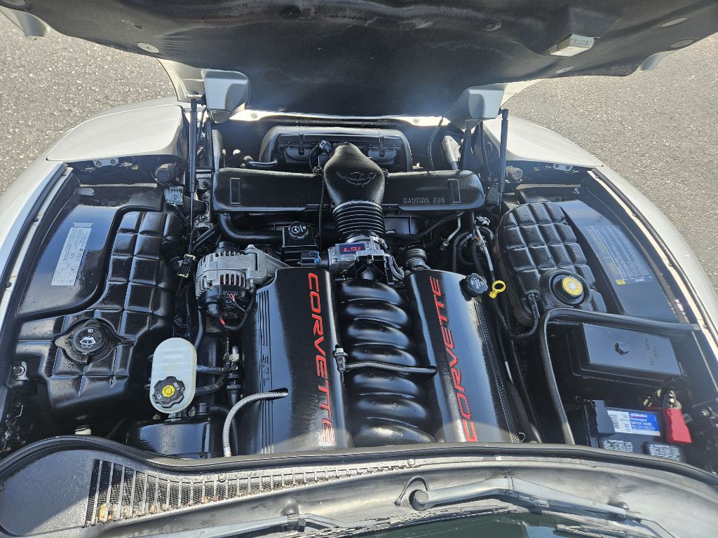 2004 Chevrolet Corvette Image 11