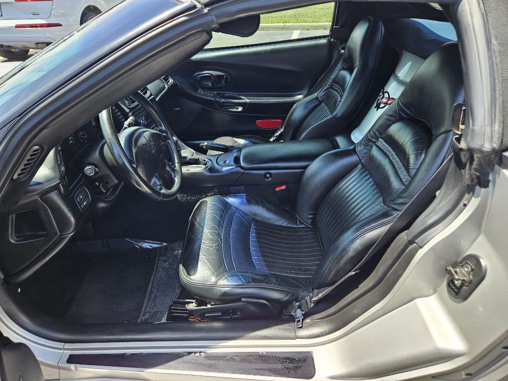 2004 Chevrolet Corvette Image 13