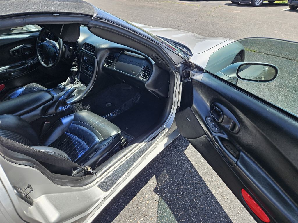 2004 Chevrolet Corvette Image 15
