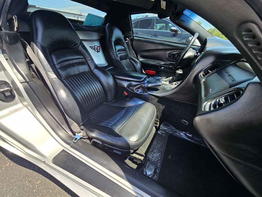 2004 Chevrolet Corvette Image 16