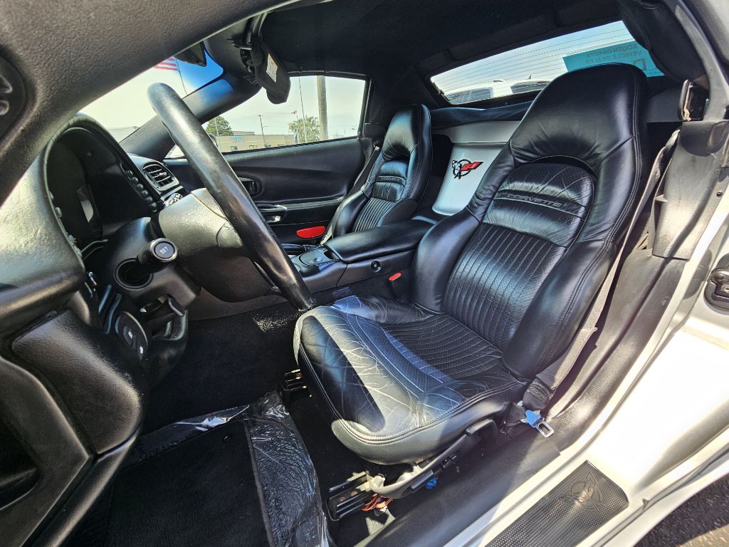 2004 Chevrolet Corvette Image 17