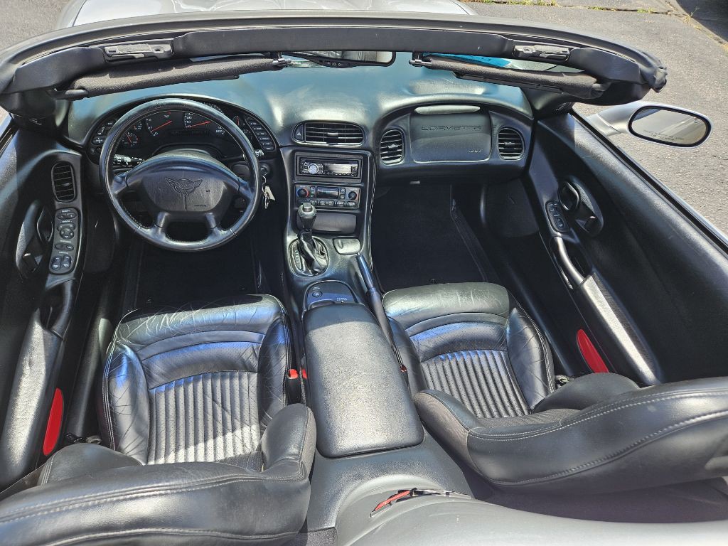 2004 Chevrolet Corvette Image 18