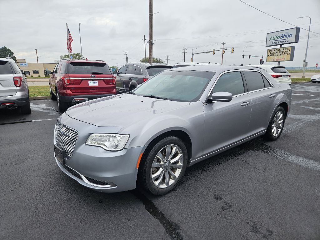 2017 Chrysler 300 Image 1