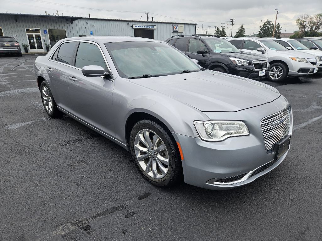 2017 Chrysler 300 Image 7