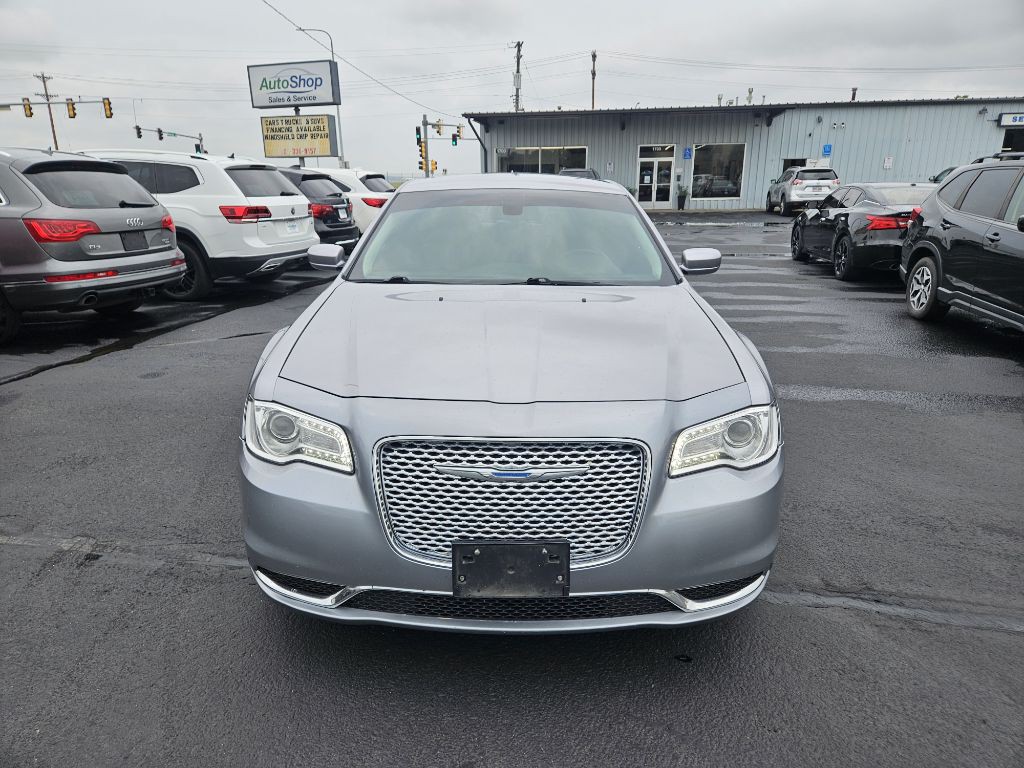 2017 Chrysler 300 Image 8