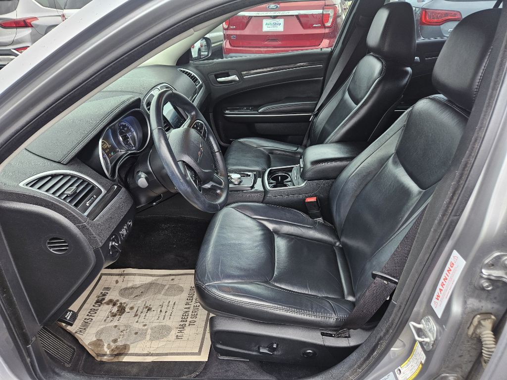 2017 Chrysler 300 Image 10