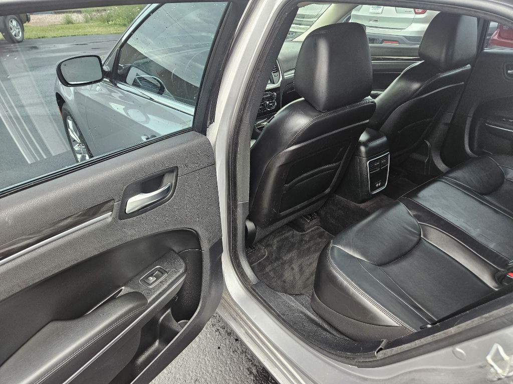 2017 Chrysler 300 Image 12