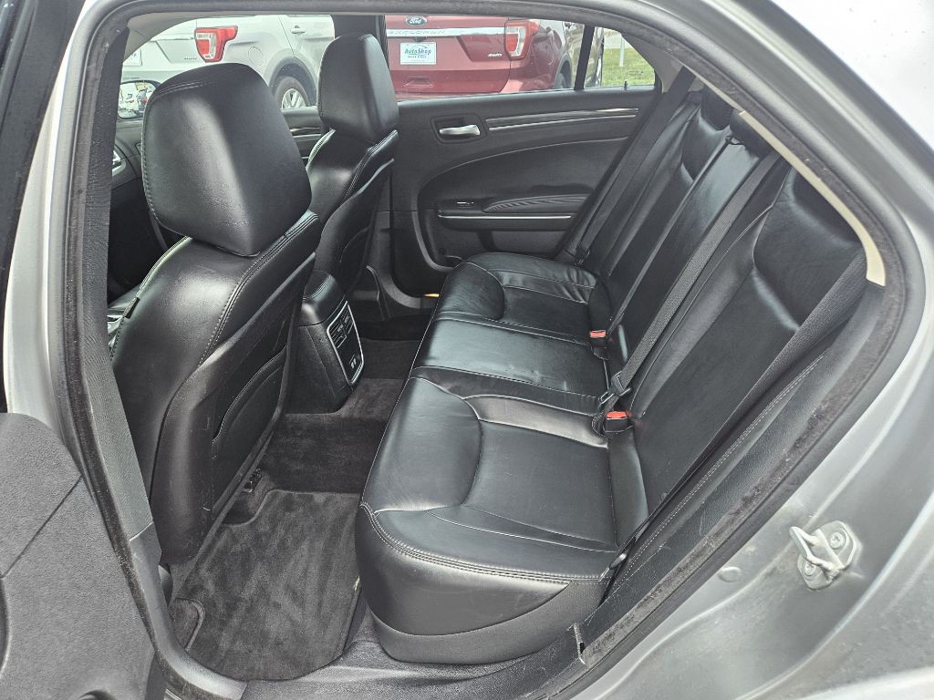 2017 Chrysler 300 Image 13
