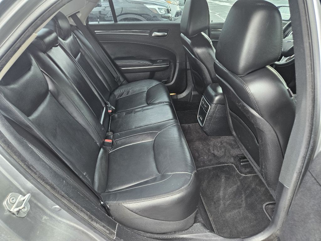 2017 Chrysler 300 Image 16