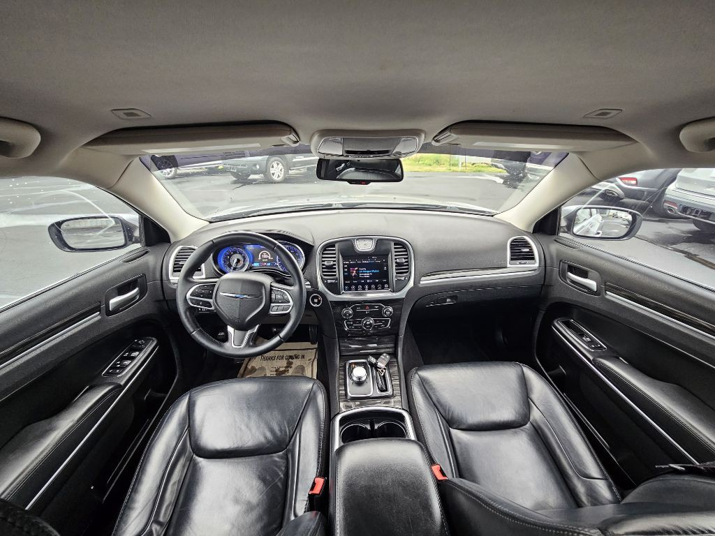 2017 Chrysler 300 Image 20
