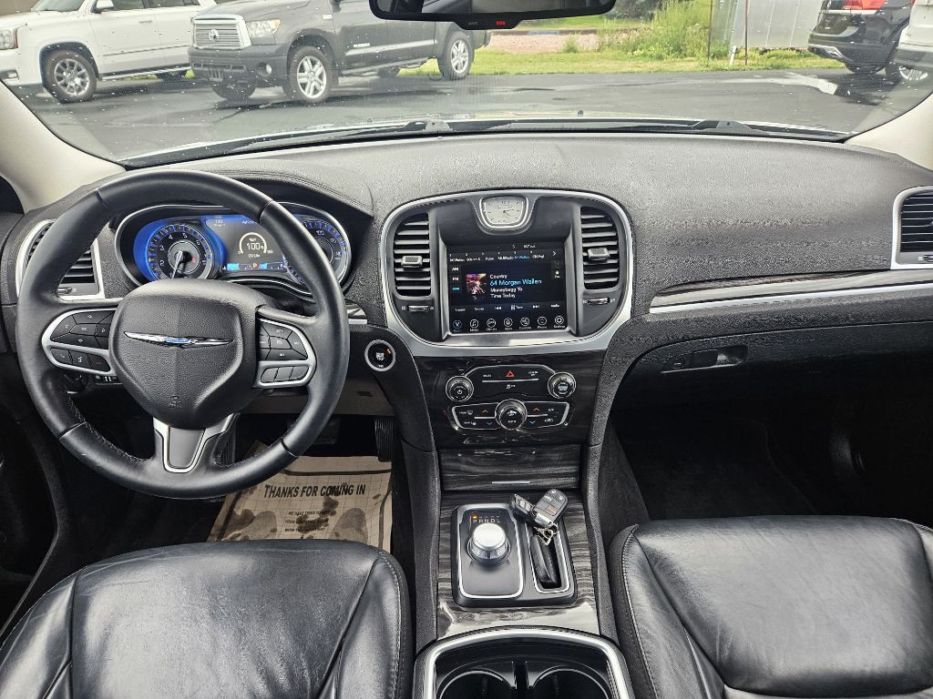 2017 Chrysler 300 Image 21