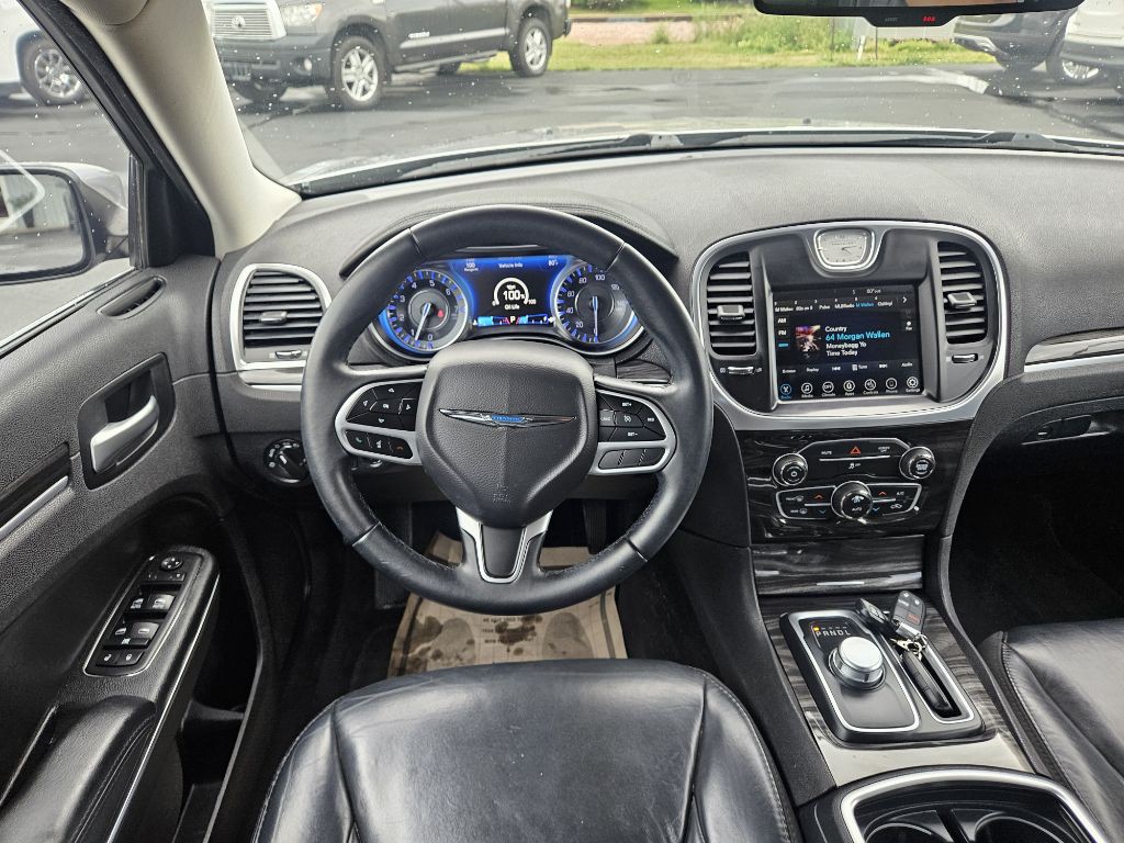 2017 Chrysler 300 Image 22