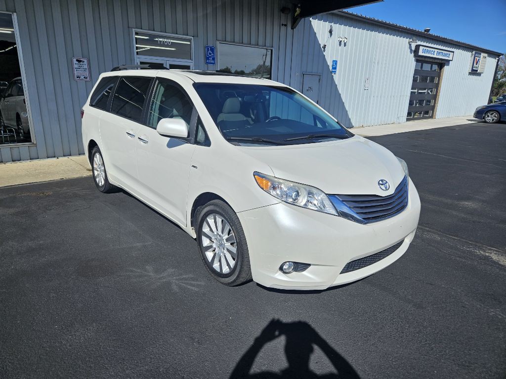 2016 Toyota Sienna Image 7