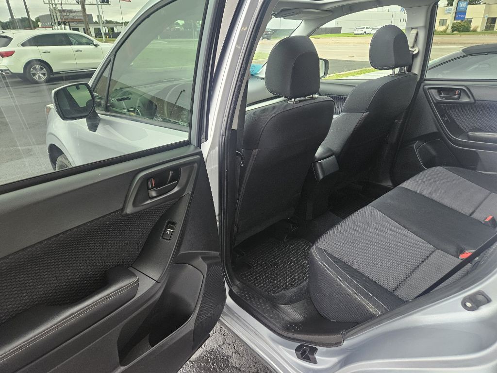 2018 Subaru Forester Image 12