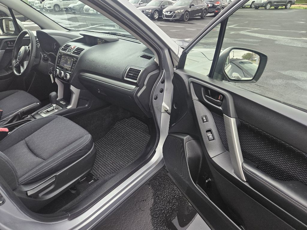 2018 Subaru Forester Image 17