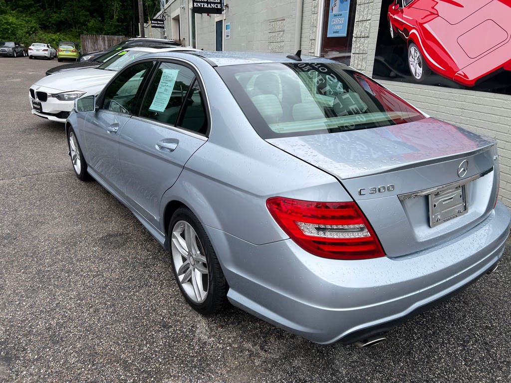 2014 Mercedes-Benz C-Class Image 3