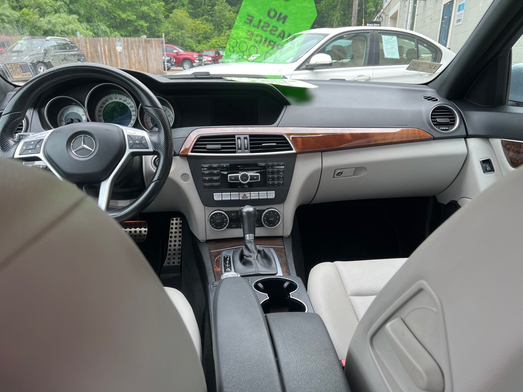 2014 Mercedes-Benz C-Class Image 17
