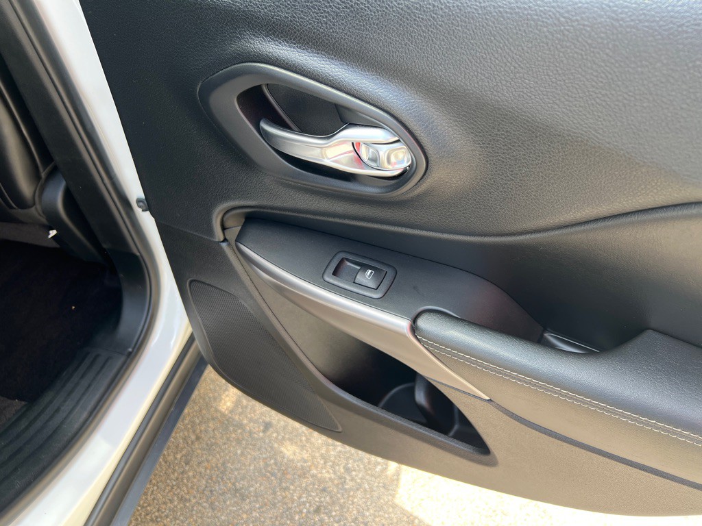 2019 Jeep Cherokee Image 10