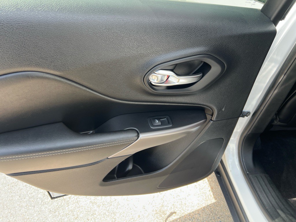 2019 Jeep Cherokee Image 14