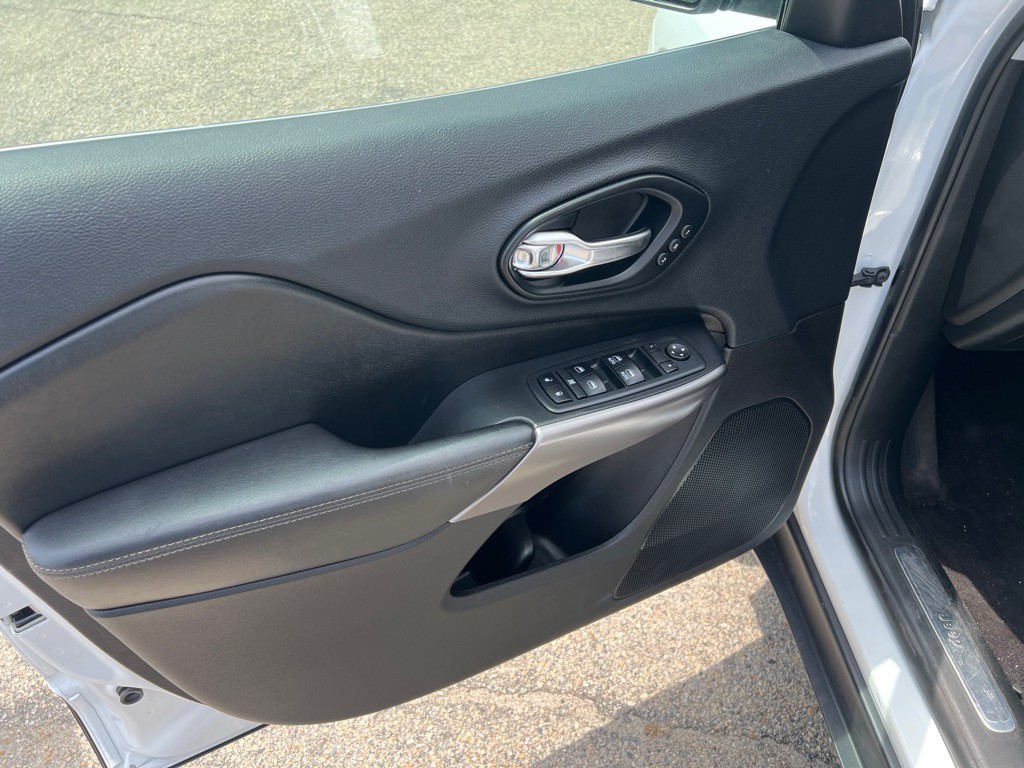 2019 Jeep Cherokee Image 17
