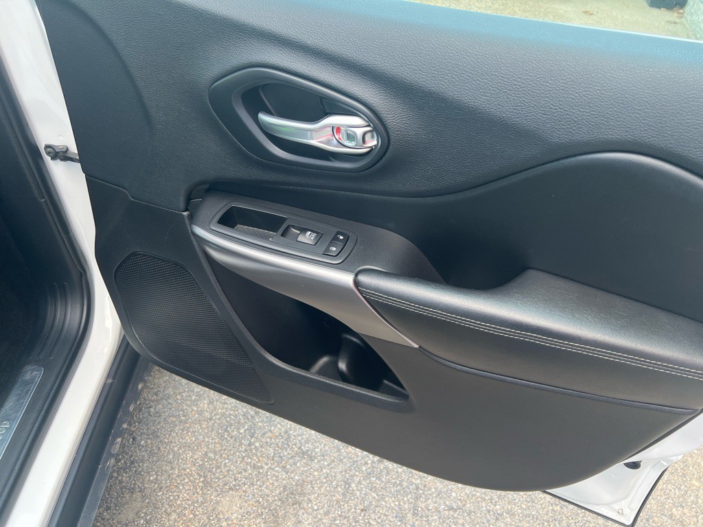 2019 Jeep Cherokee Image 34