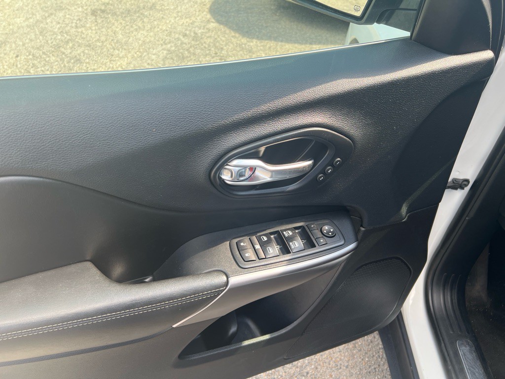 2019 Jeep Cherokee Image 41