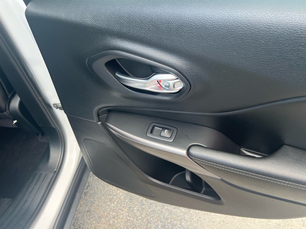 2019 Jeep Cherokee Image 9