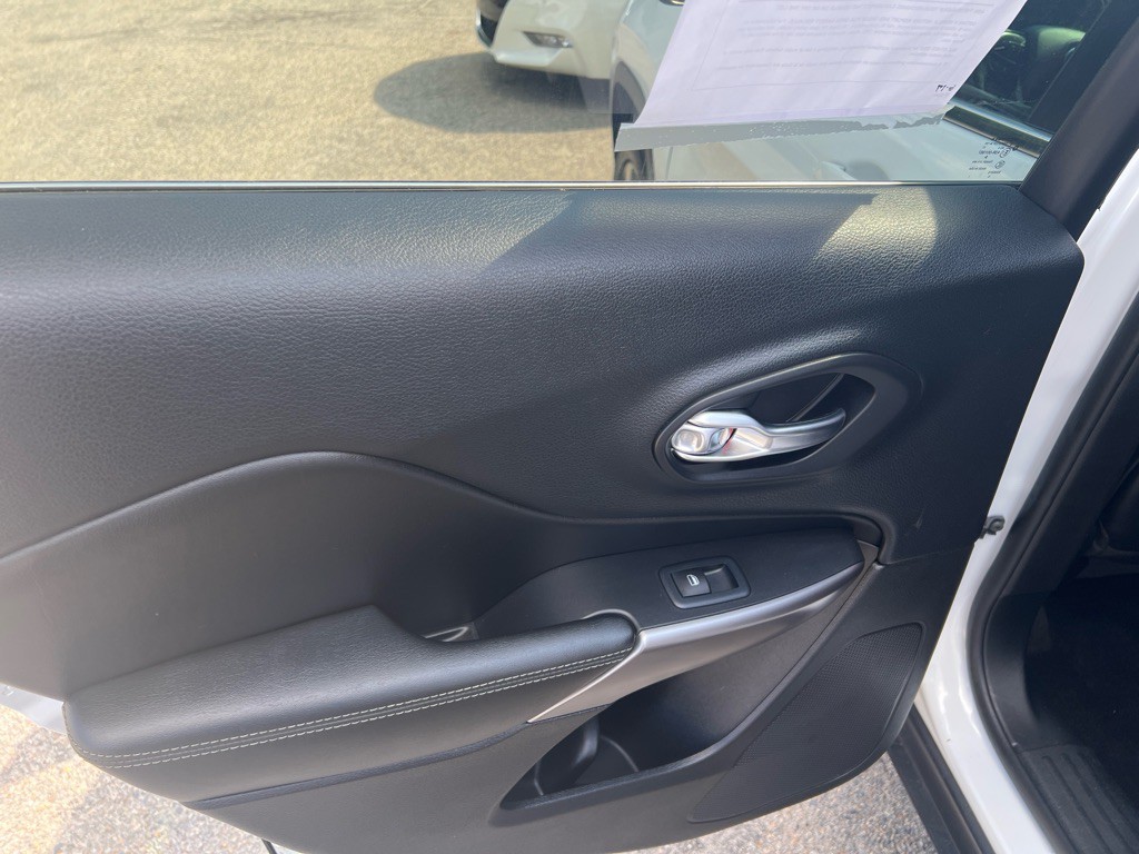 2019 Jeep Cherokee Image 14