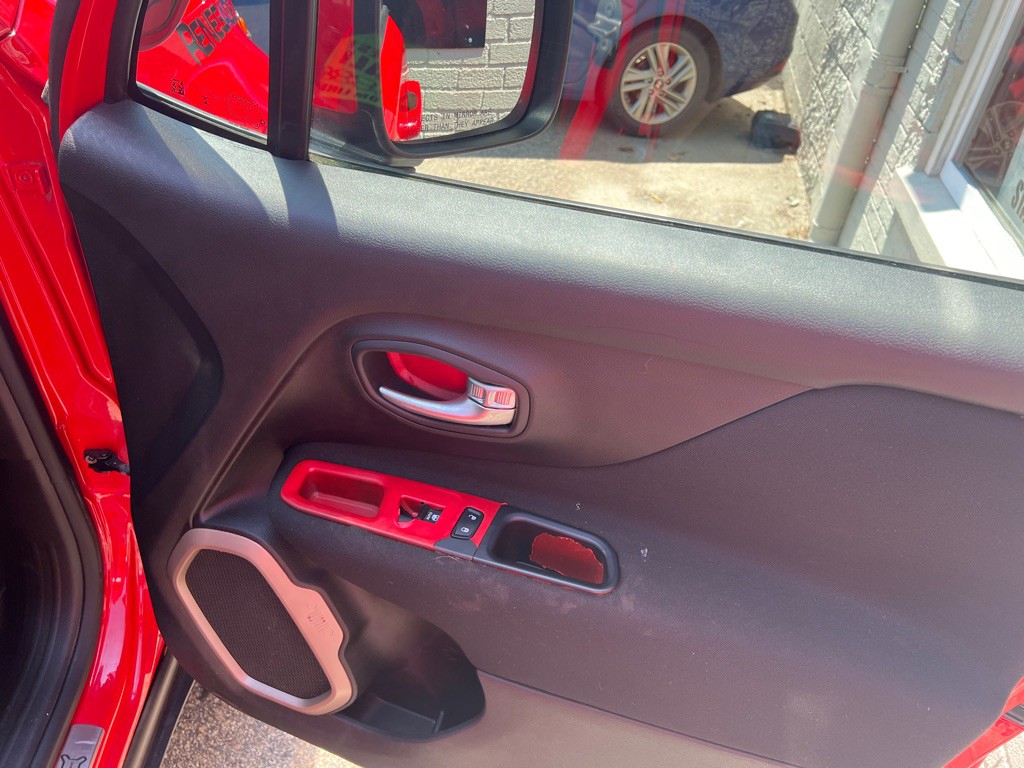2015 Jeep Renegade Image 12