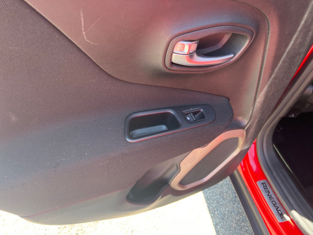 2015 Jeep Renegade Image 14